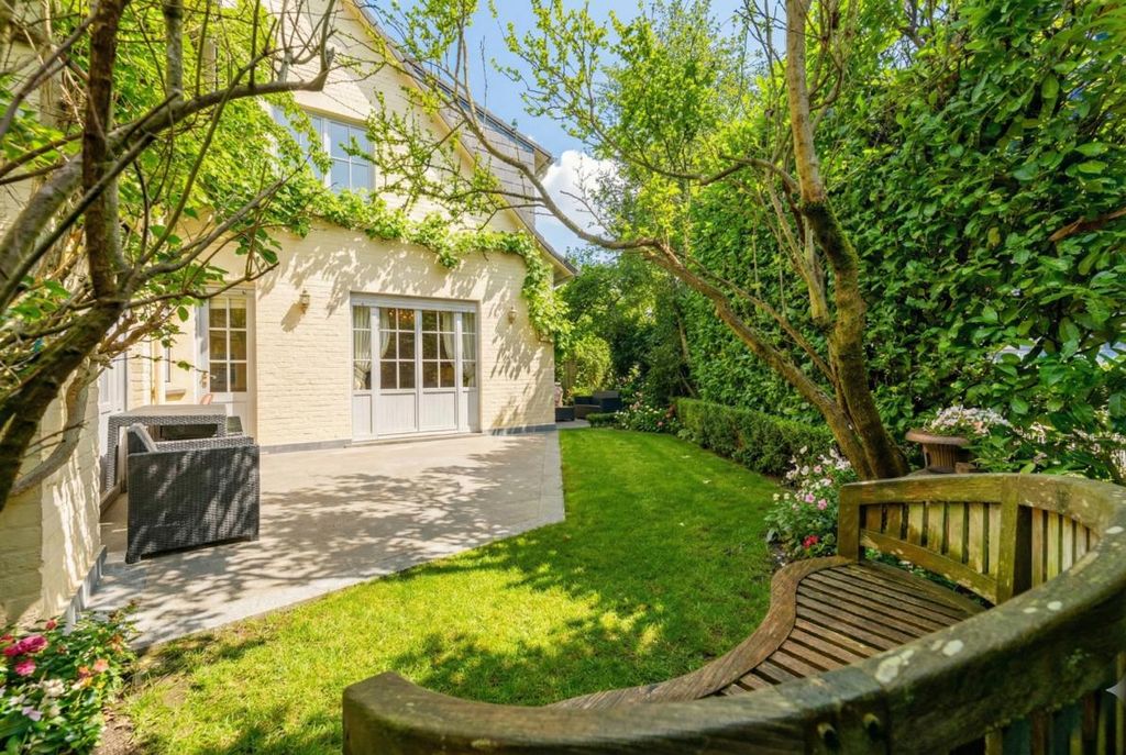 Property photo 2 of 20