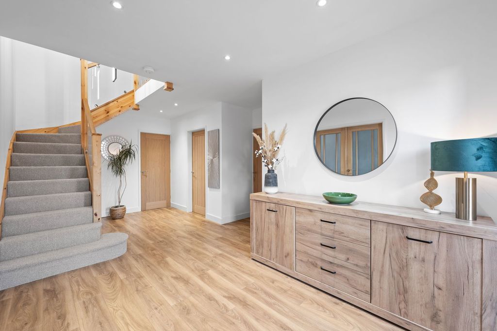 Property photo 3 of 42