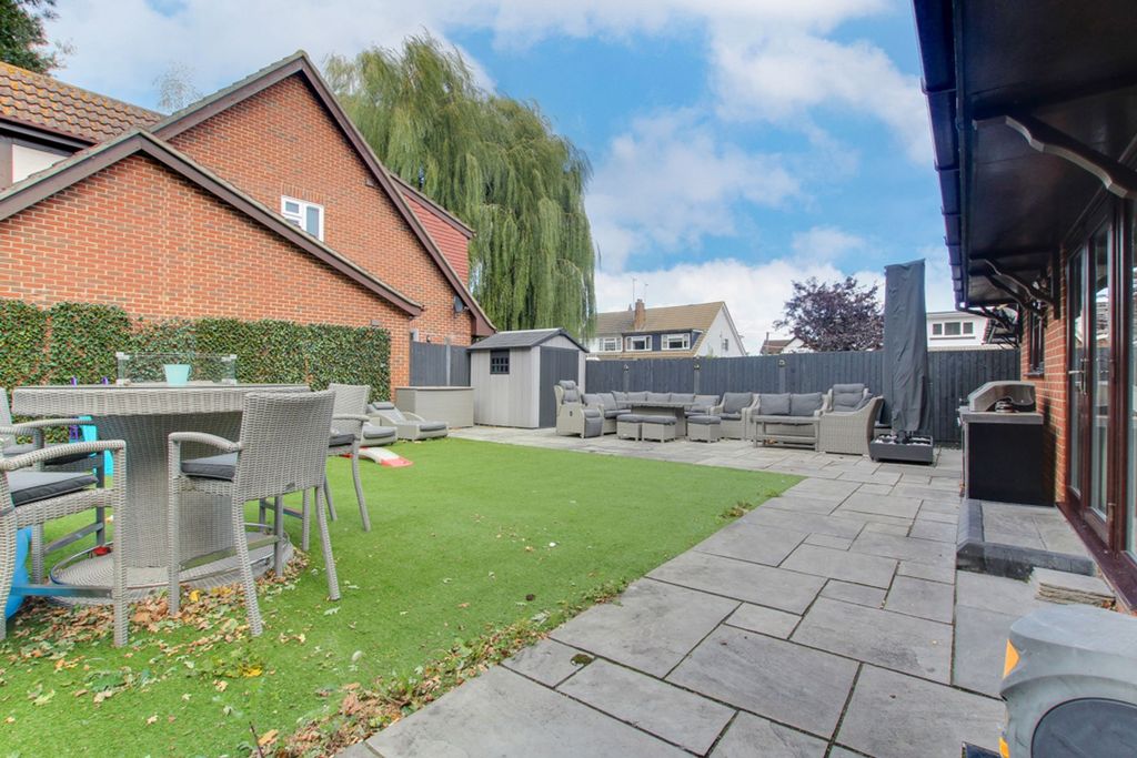 Property photo 2 of 25