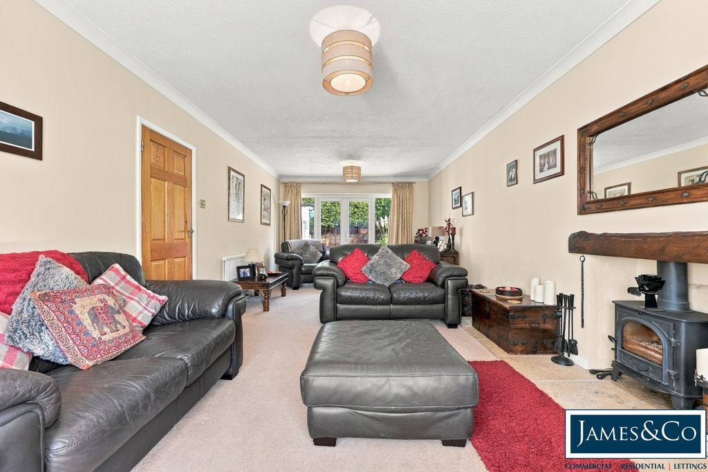 Property photo 3 of 23 36Barnstongreenf
