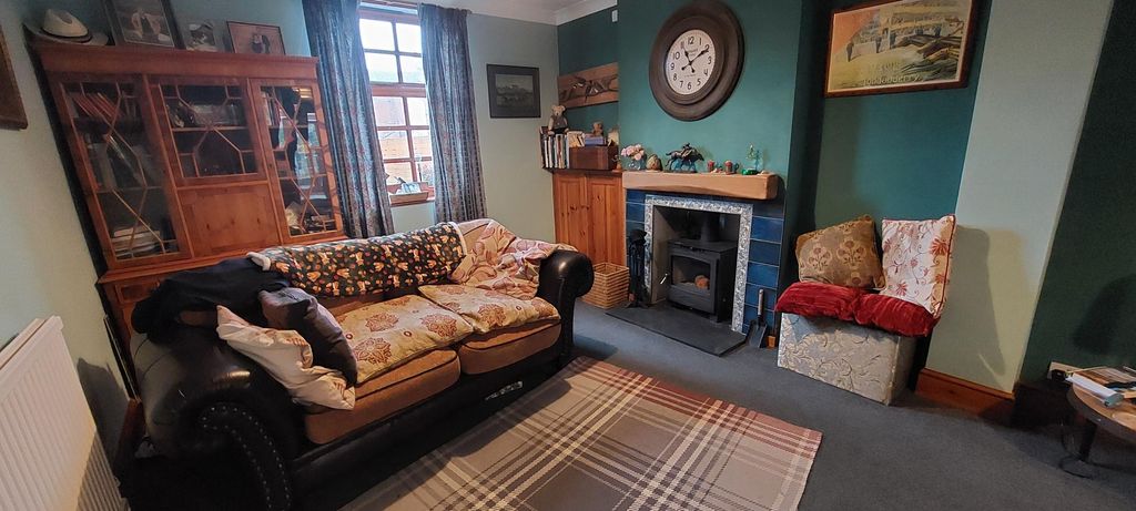 Property photo 3 of 14 Lounge