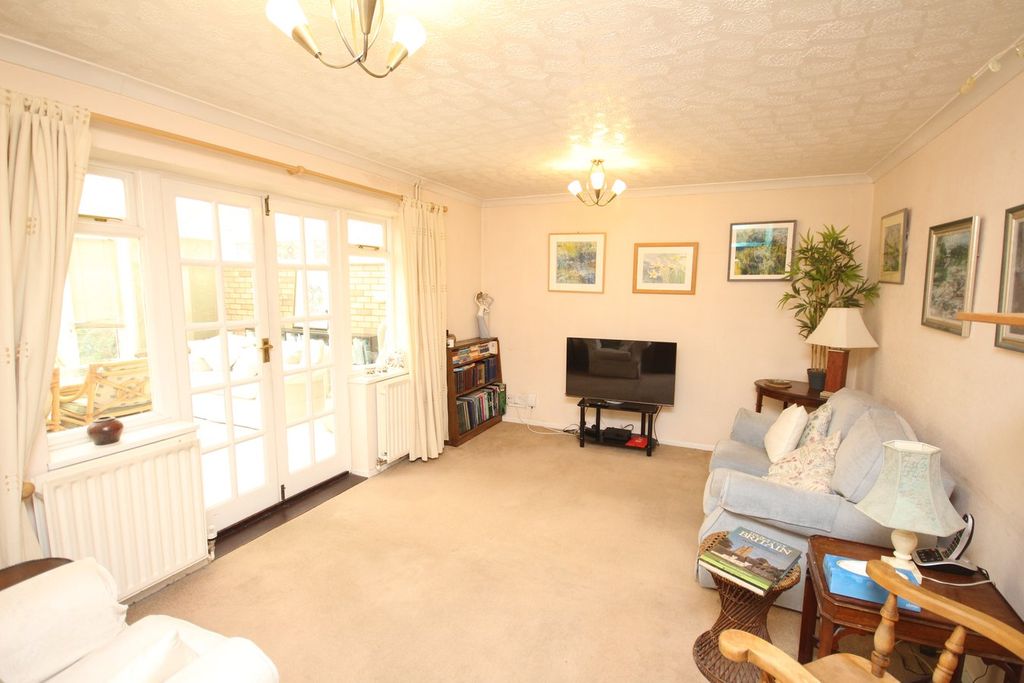 Property photo 2 of 11