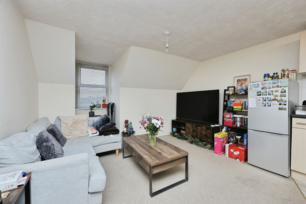 Property photo 2 of 24 Number 6