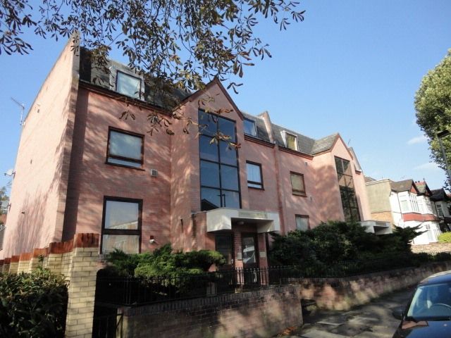 Property photo 1 of 6 One Bed Flat To Rent Denton Court, Isleworth Tw7
