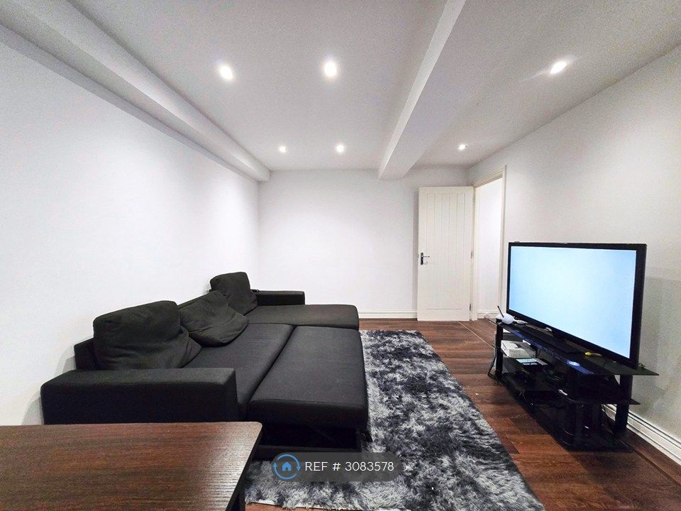 Property photo 2 of 8 Open-Plan Living/Dining Room