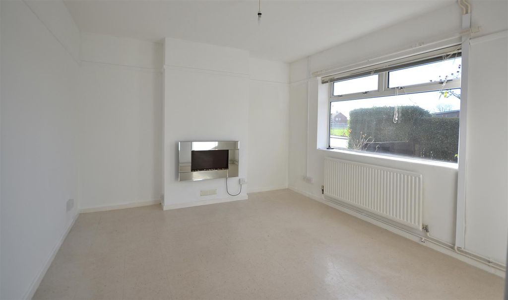 Property photo 2 of 14 Lounge