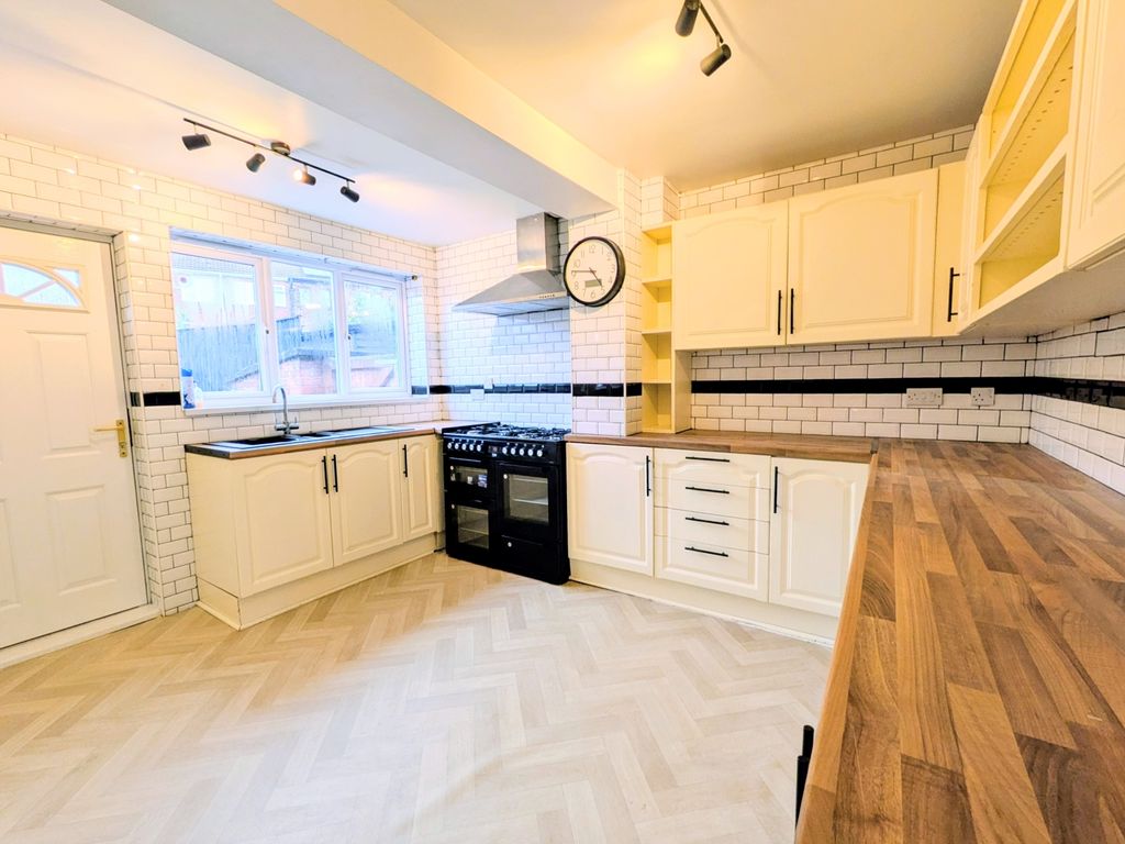 Property photo 3 of 7 1000002853