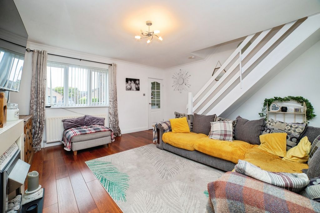 Property photo 2 of 15 Lounge