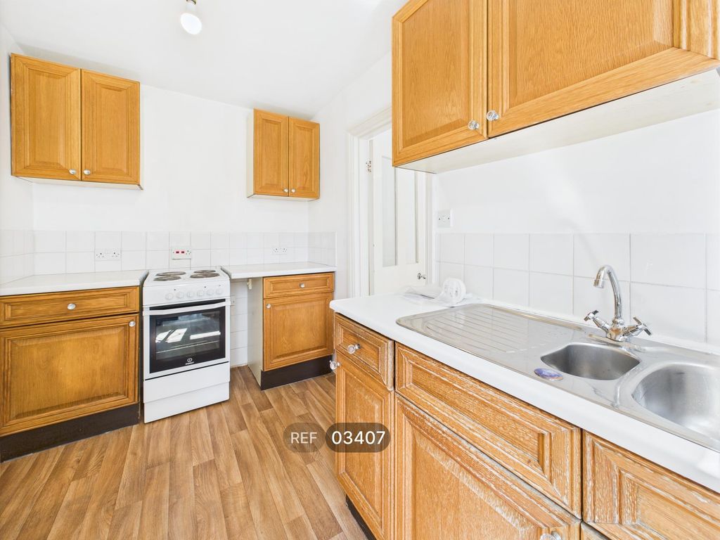 Property photo 3 of 12 Kitchen