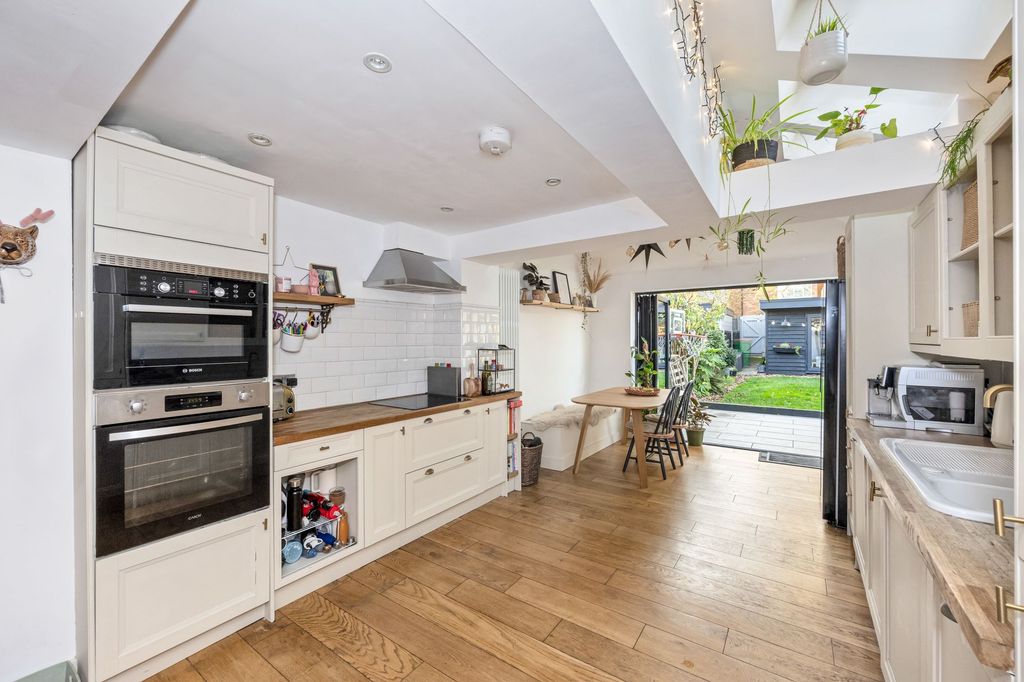 Property photo 2 of 22