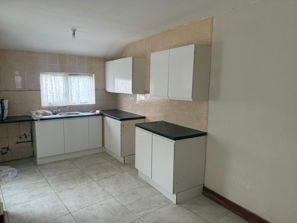 Property photo 3 of 28