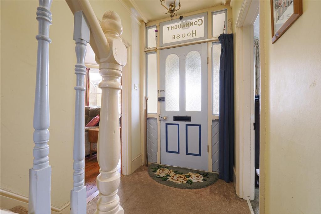 Property photo 2 of 33