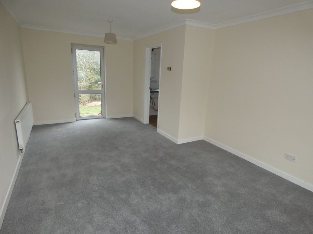 Property photo 2 of 11 Living Room