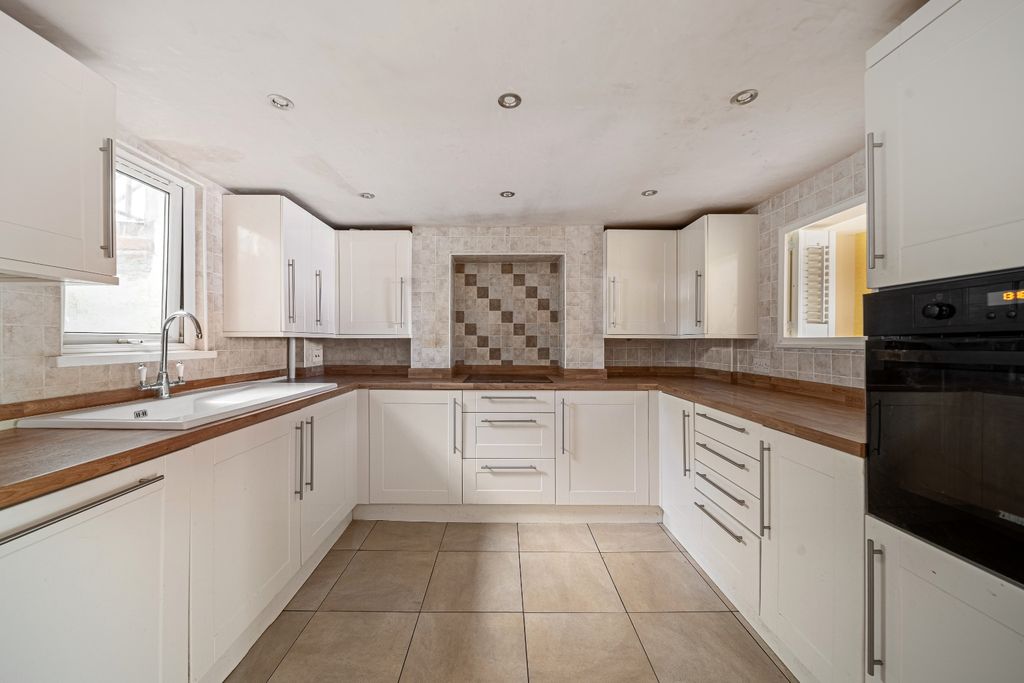 Property photo 3 of 14 5246783