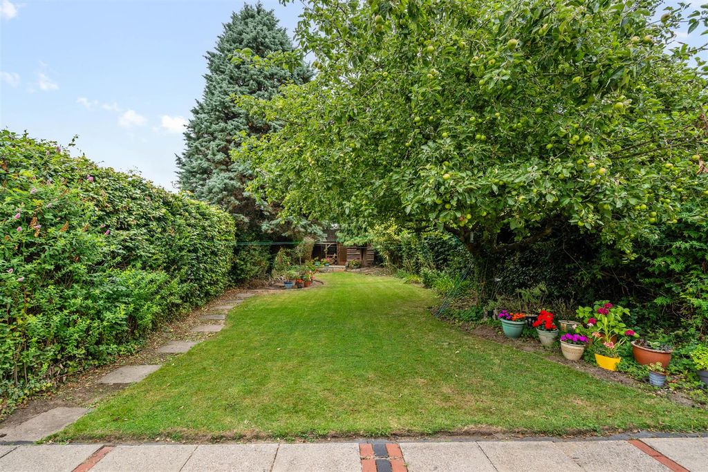 Property photo 2 of 19 16 Longdon Road_33.Jpg