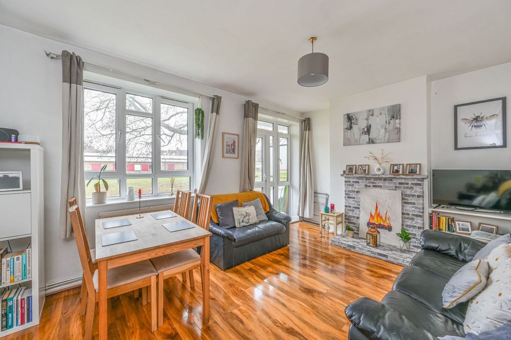 Property photo 1 of 8