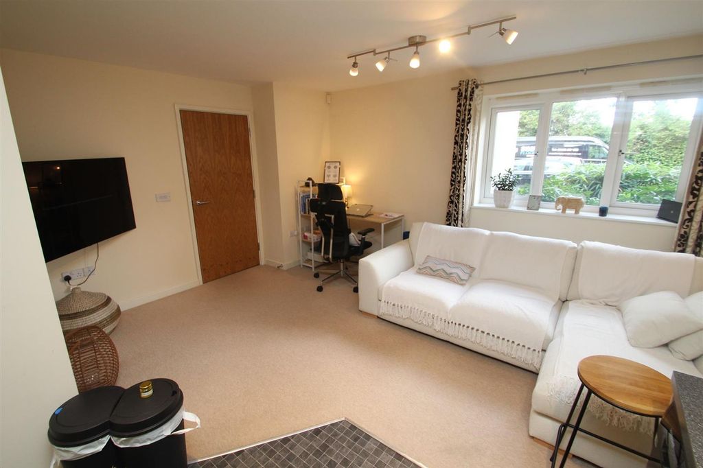 Property photo 2 of 7