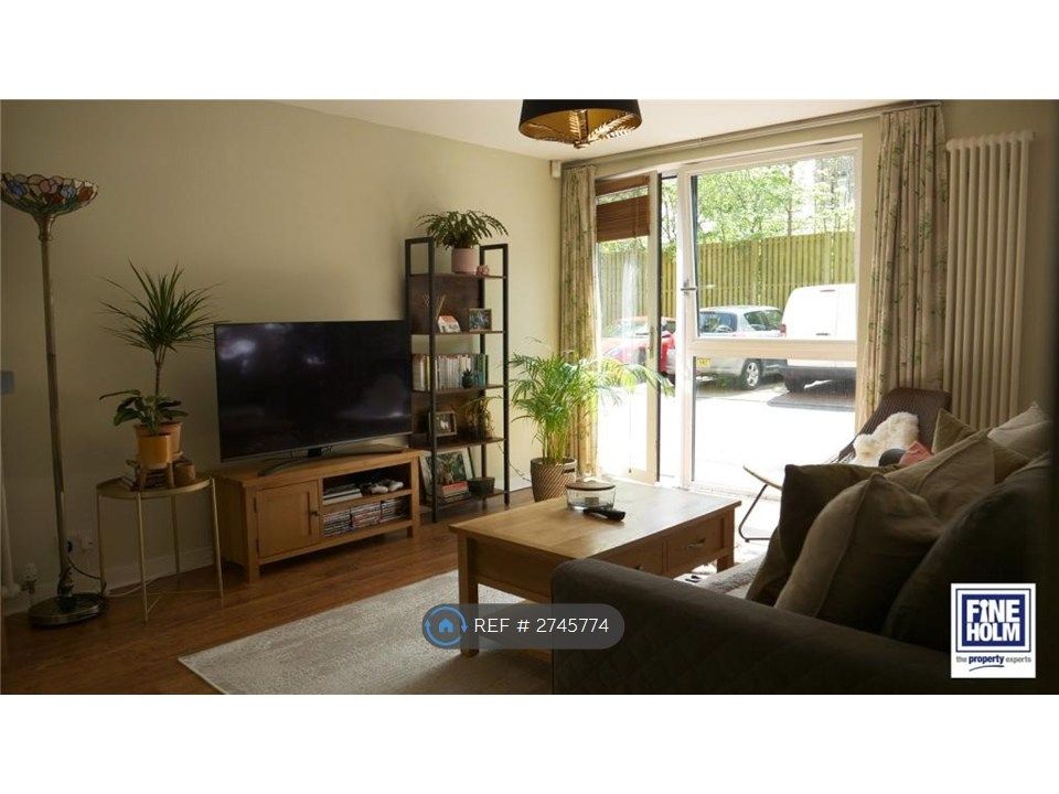 Property photo 1 of 7 Living Room