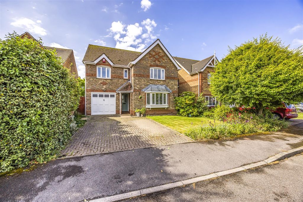 Property photo 1 of 23 22 Fraser Gardens, Southbourne-Porticomarketing-Ne