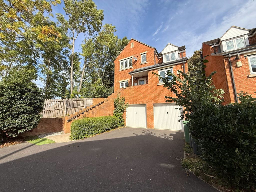 Property photo 1 of 32