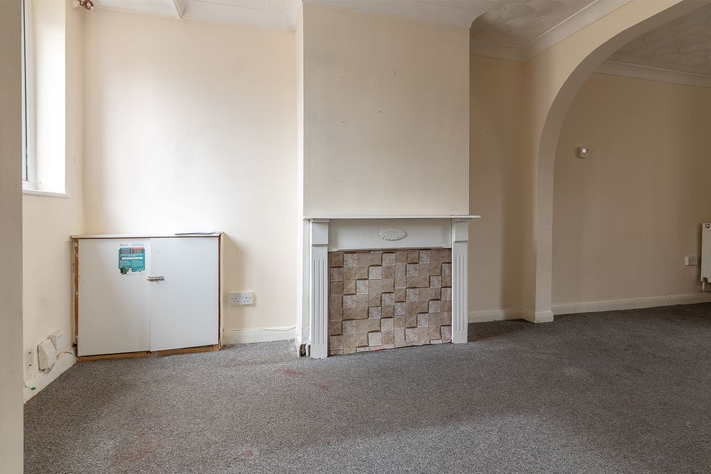 Property photo 2 of 28