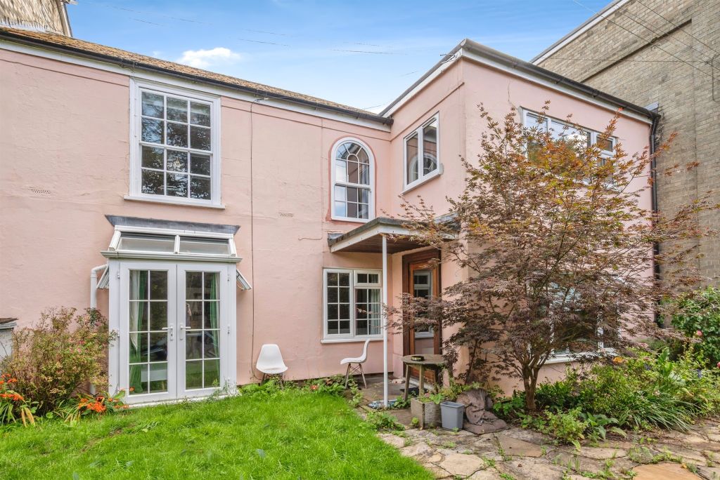 Property photo 1 of 17