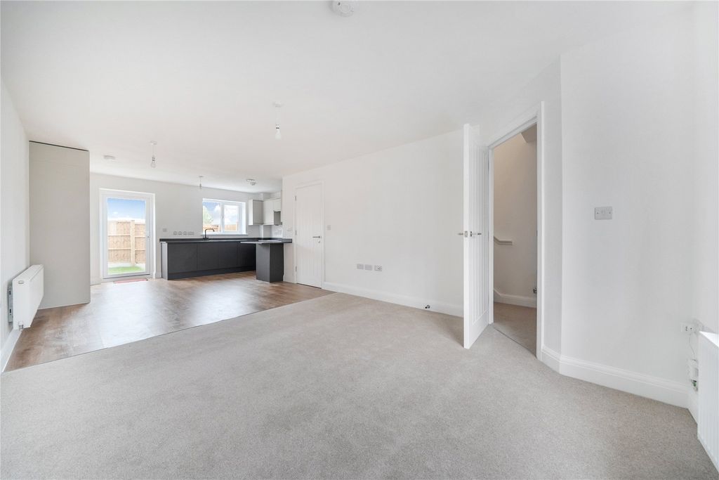 Property photo 2 of 32 Picture No. 33