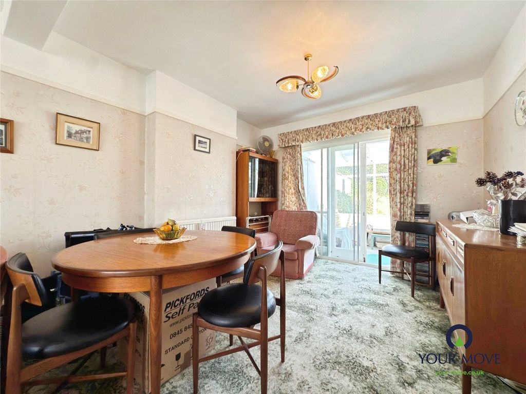 Property photo 3 of 11 Dining Room