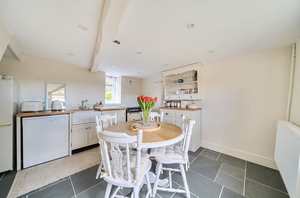 Property photo 3 of 14 1404320-16-697A48...