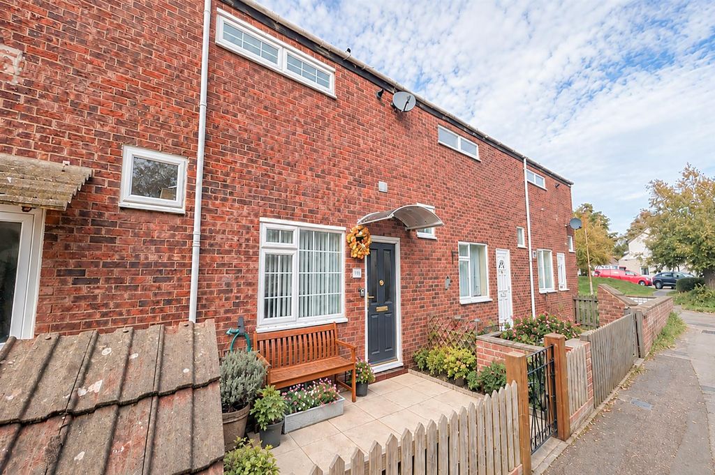 Property photo 1 of 11 Restored Red-Brick Terrace Front Garden.Png
