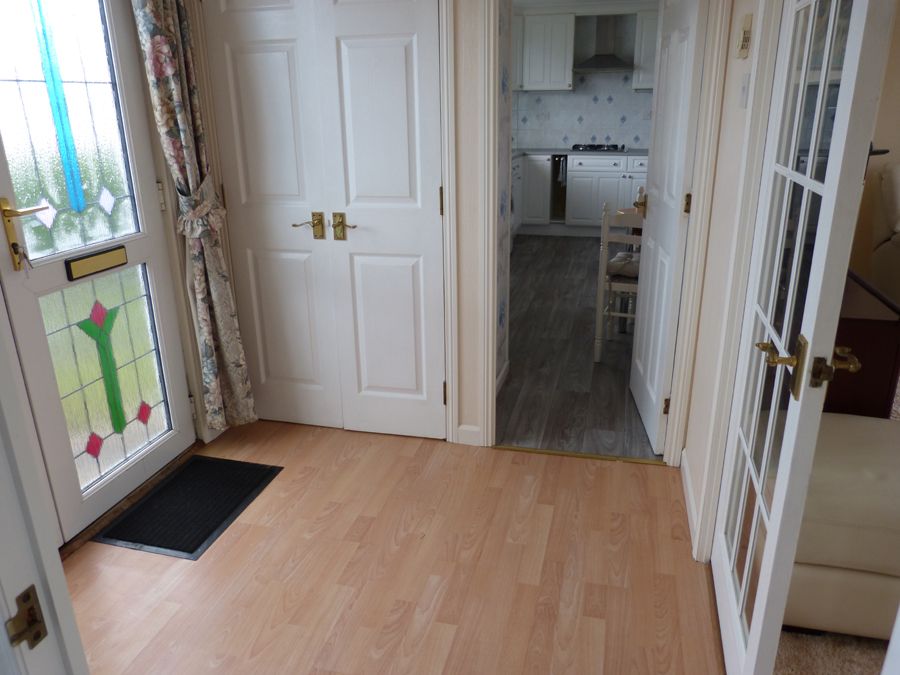 Property photo 2 of 21 Entrance Hall