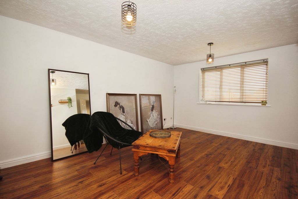 Property photo 2 of 13 Pbox-Img.Jpg