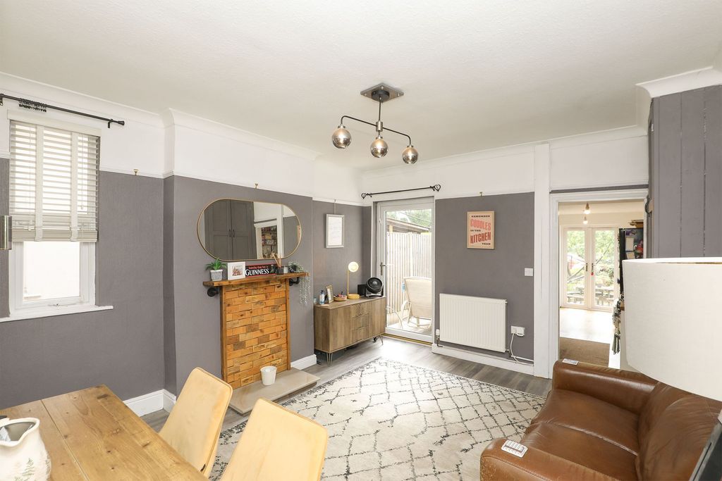 Property photo 3 of 27