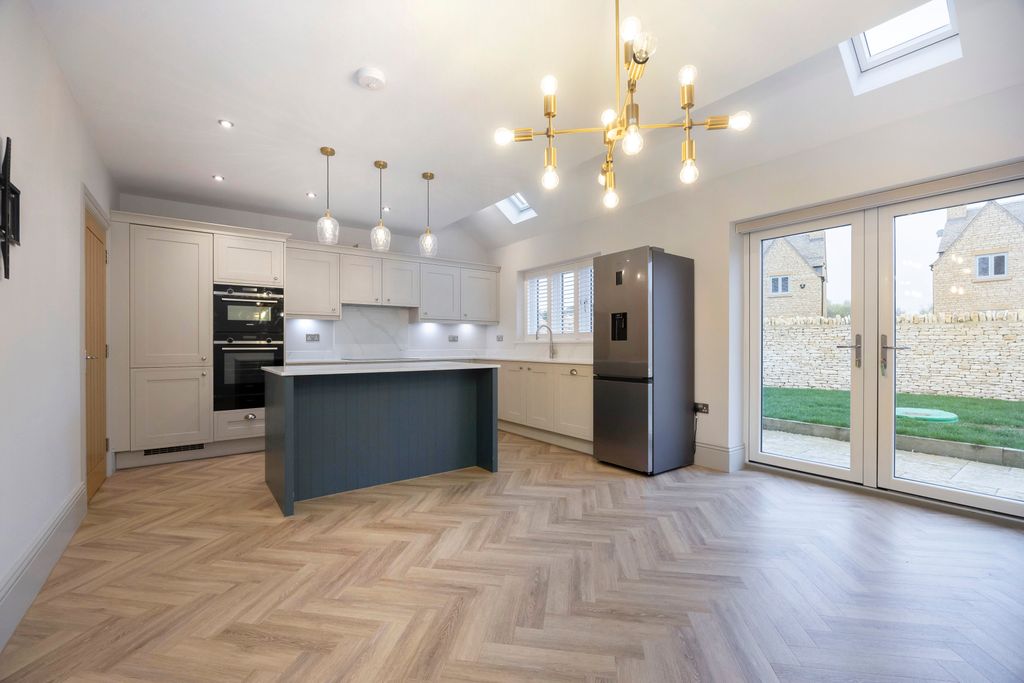 Property photo 2 of 18