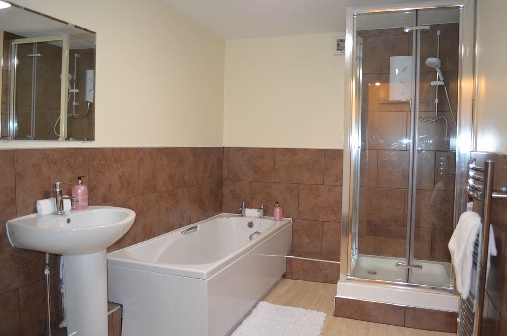 Property photo 3 of 10 Dad0A6Bd-d7c9-4A72-A852-F7A8442A47Be.Jpg