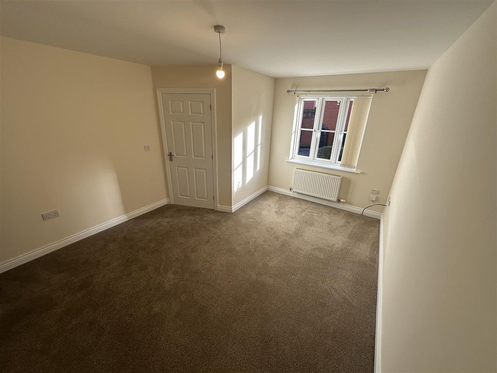 Property photo 3 of 15 Lounge