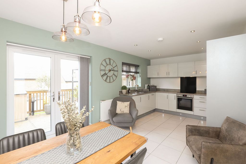 Property photo 3 of 28