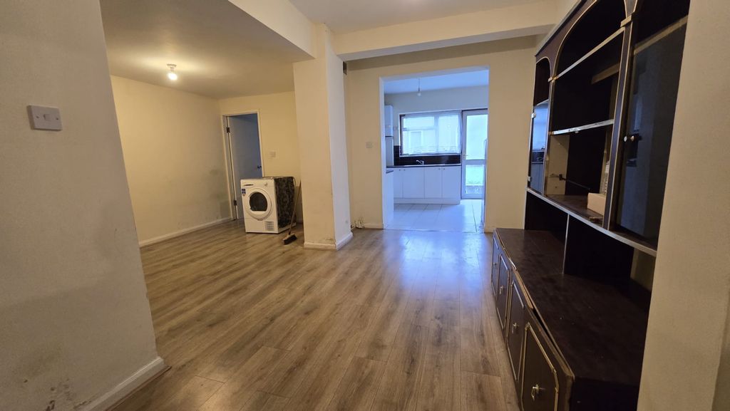 Property photo 3 of 12 Gallery