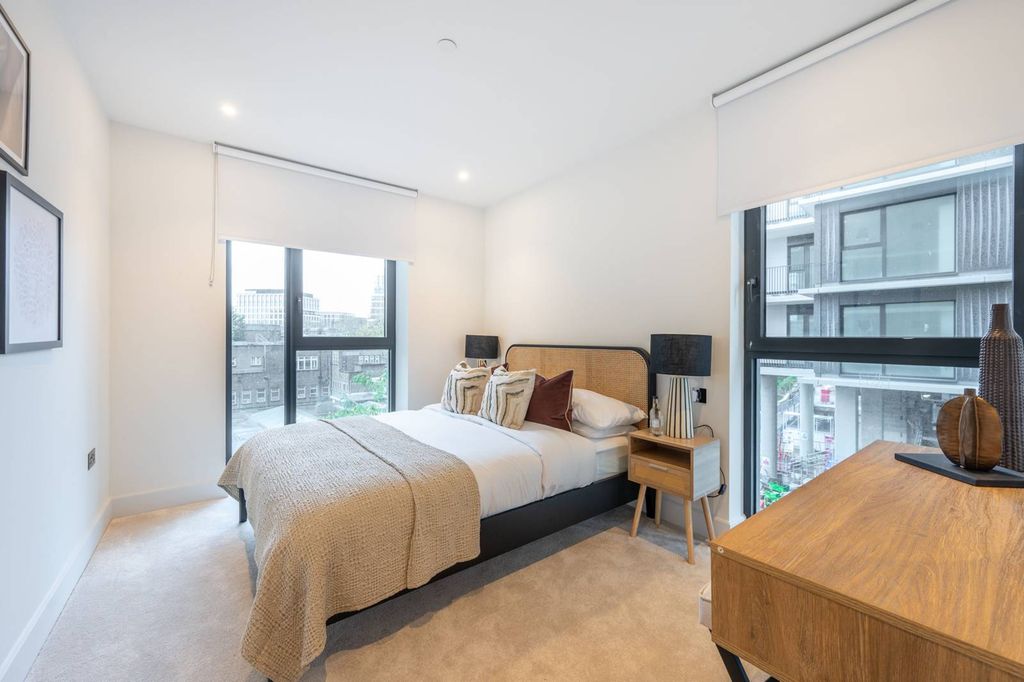 Property photo 2 of 26