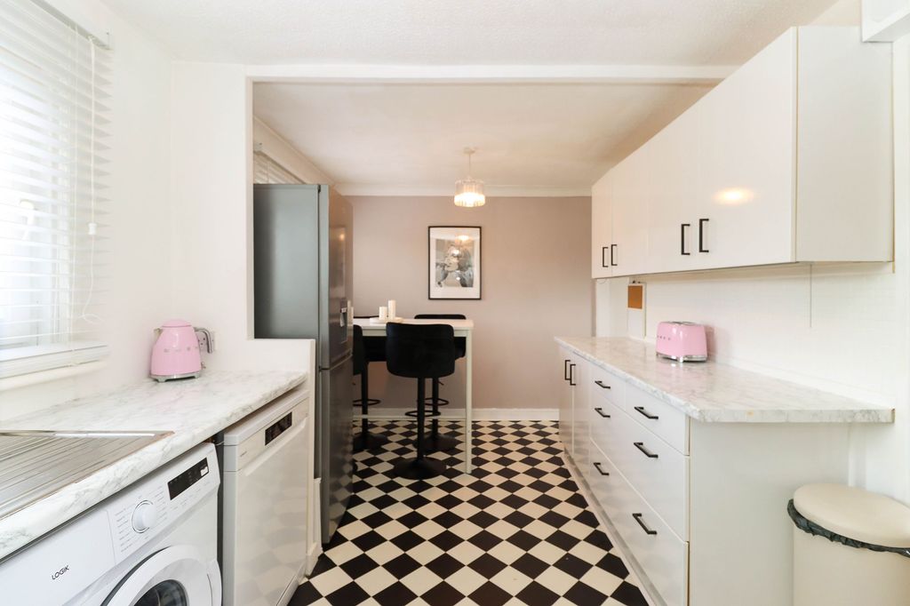 Additional image 8 of 2 bed flat for saleVictoria Street, Craigshill, Livingston EH54