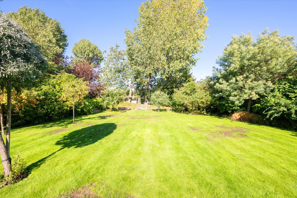 Property photo 3 of 33 Image