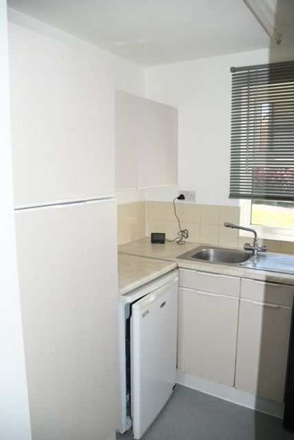Property photo 3 of 10 Kitchen 2