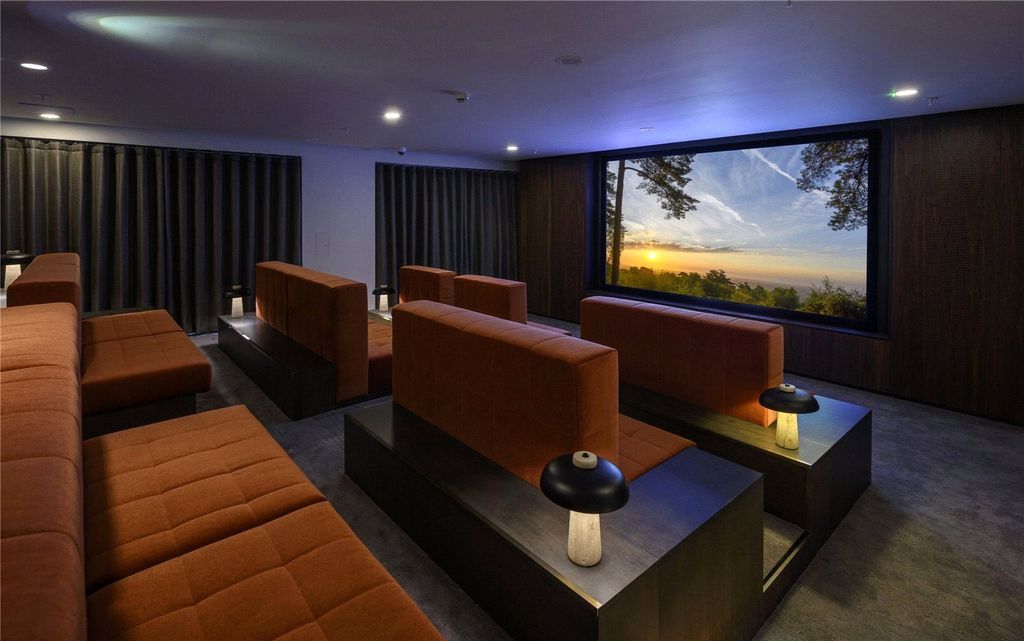 Property photo 2 of 22 Cinema Room