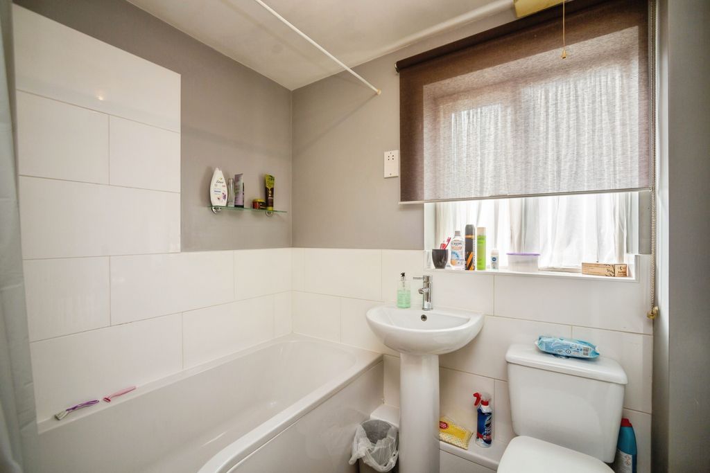 Property photo 3 of 6 Bathroom
