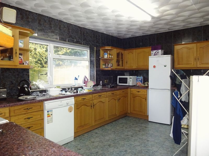 Property photo 3 of 12 Kitchen