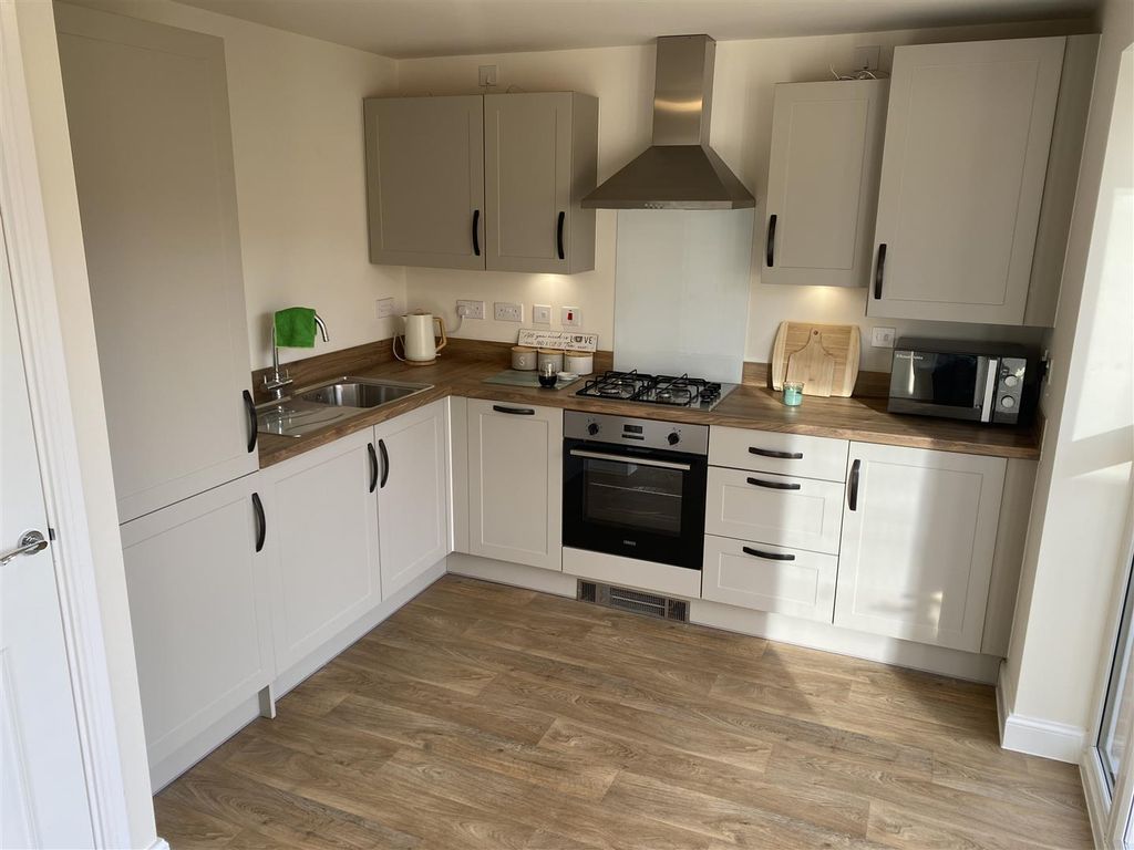 Property photo 3 of 8 Kitchen / Diner