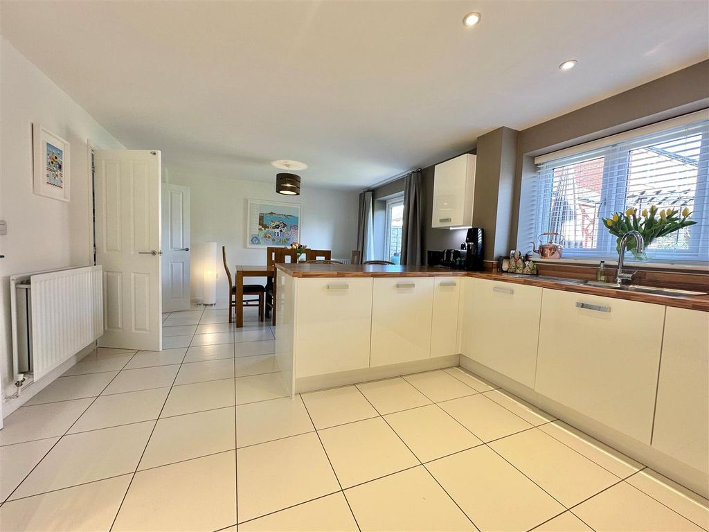 Property photo 3 of 33 13.Jpg