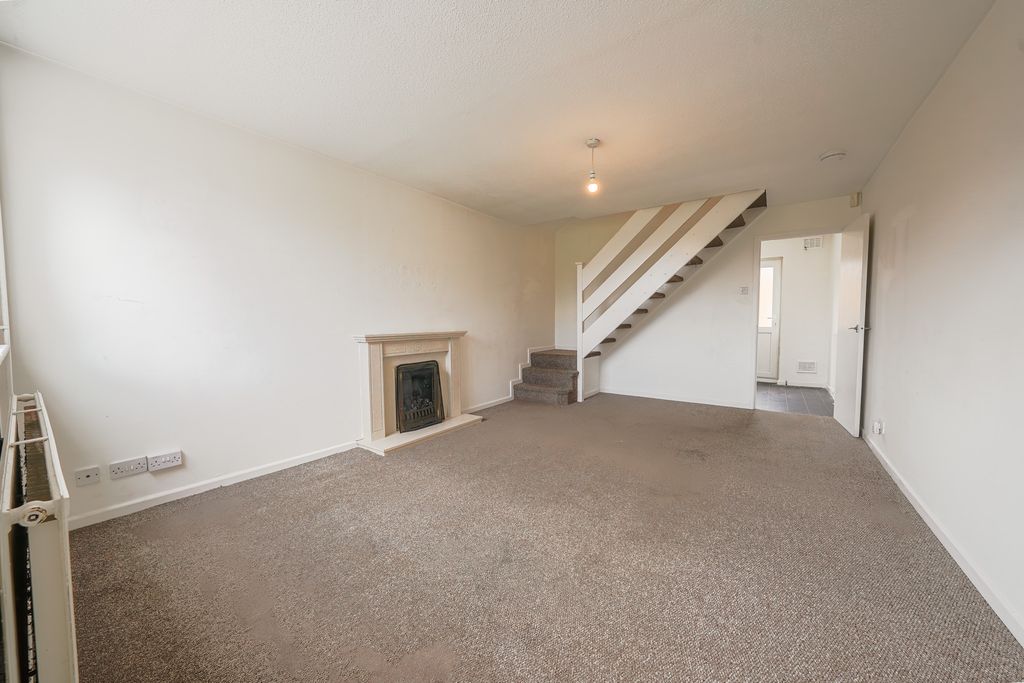 Property photo 2 of 14 .