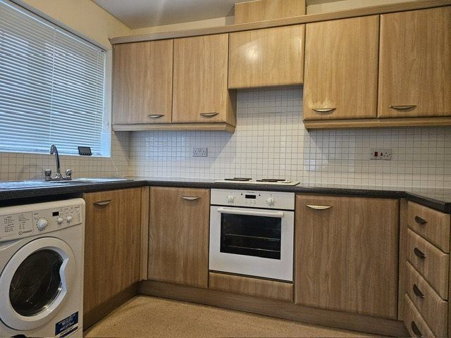 Property photo 3 of 7 8764452F-4124-4A7c-968c-ce477Fbc3Bee