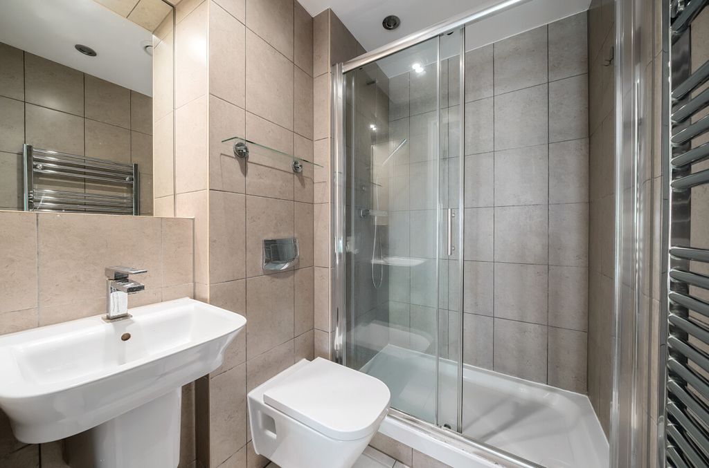 Property photo 3 of 24 1333720-1-689618F...